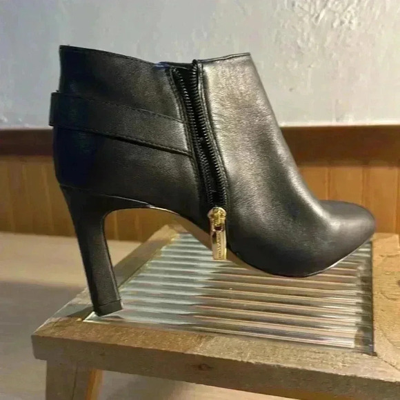 VINCE CAMUTO Women Vince Camuto Lokari Black Leather High Heel Booties